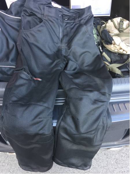 SMPSONシンプソンの夏用のズボンです