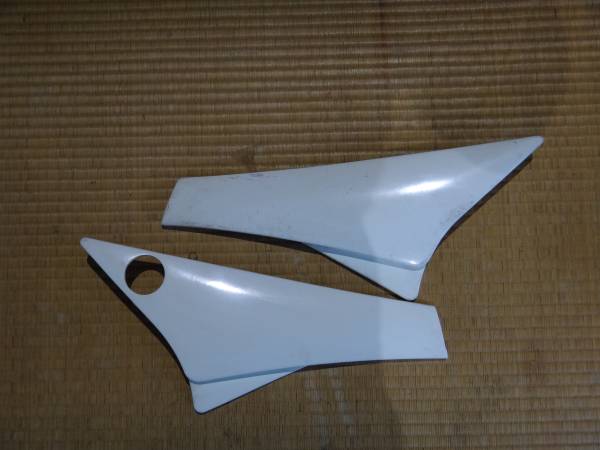 激安を販売 ☆美品 RZ250R サイドカバー テールカウル 29L 51L