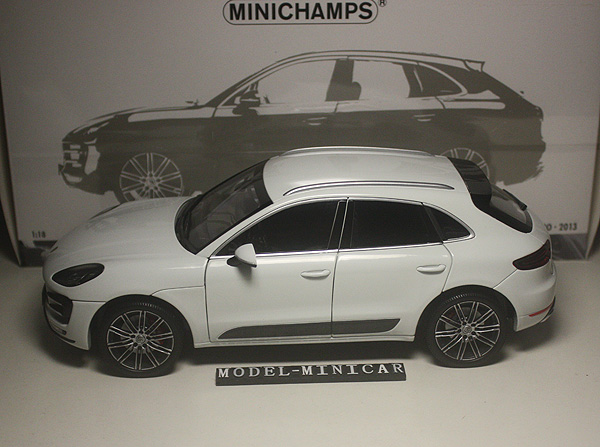 MINICHAMPS 1/18 Porsche マカン MACAN ターボ TURBO SUV 白