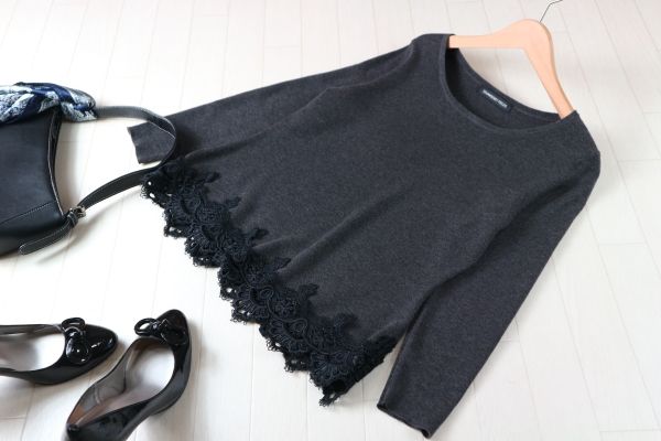 ストロベリーフィールズ☆裾レース刺繍の上品なニット☆