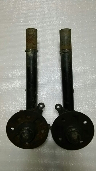 セリカ/カリーナ(AA63/TA63)フロントストラットハブつきジャンク