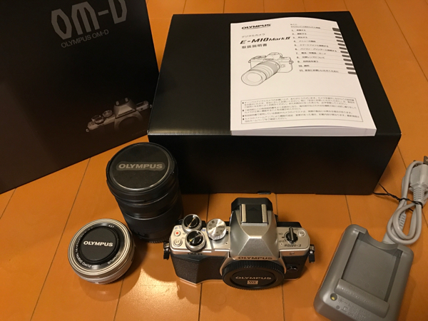 美品 オリンパス OM-D E-M10 mark Ⅱ EZダブルズームキット SLV