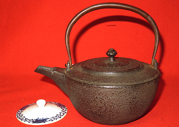 銚子 燗鍋 唐草文 一対 茶道具 蒔絵蓋付 銀象嵌入 江戸中期頃 鉄