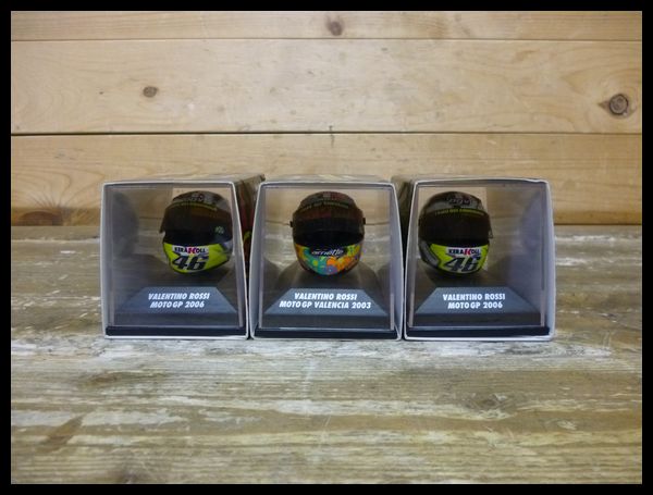 ミニチャンプス 1⁄8 ヘルメット AGV バレンティーノ・ロッシ PMA