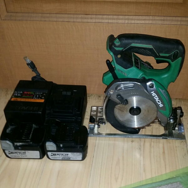 12.日立充電式丸のこ14.4V