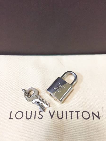 極上美品 ルイヴィトン パドロック シルバー