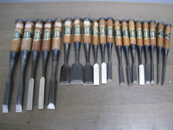 ●12 未使用保管品 大工道具 鑿 のみ ノミ とし栄19本 / 290