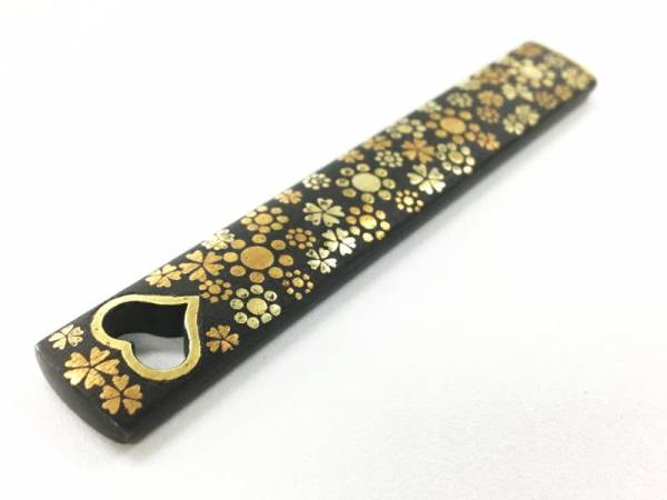 【椿樹小鳥図小柄 赤銅魚子地 高肉彫 鍍金 銀象嵌】 鍔 鐔 小柄 刀装具 骨董 鉄地 刀装具 鍔 小柄 金 猪の目 象嵌 : 九曜紋 桜 こづか 刀剣