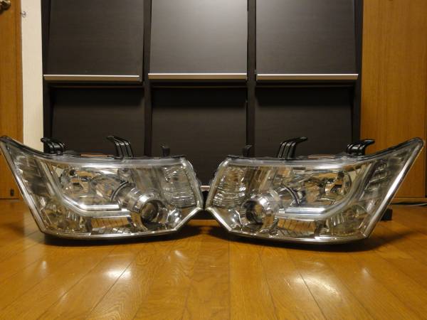デリカ純正ヘッドライト　左右セット