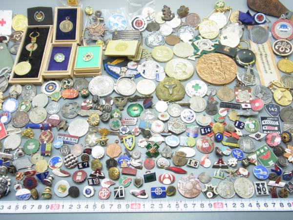 処分品4　記章 バッジメダル ピン他 250点以上セット まとめて