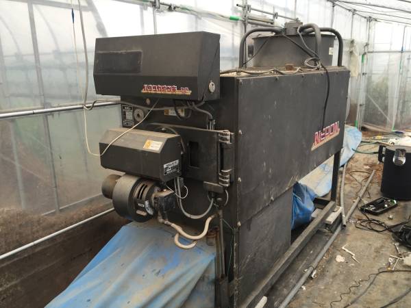 中古のネポンカオンキ(ネポン加温機)。型番HK-3022です。(温室 
