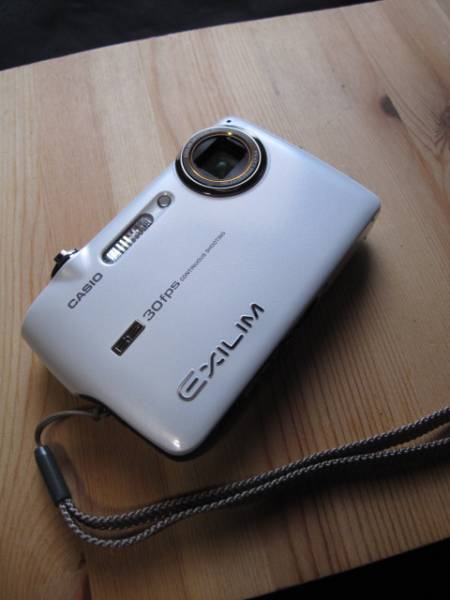 カシオ☆CASIO EXILIM EX-FS10 ～HIGH SPEED・HS＠カラー＝ホワイト