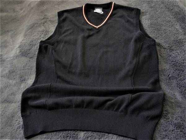 NIKE GOLF　快適でカッコイイ　黒のベスト　美品　　春夏物　サイズL～XL