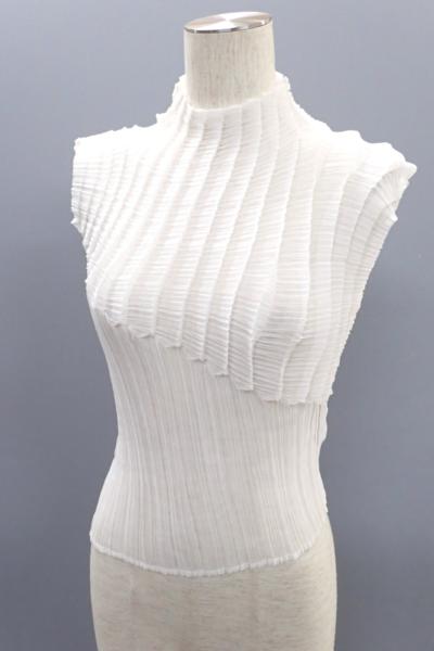 美品◇イッセイミヤケ ISSEY MIYAKE ハイネック プリーツ切替 