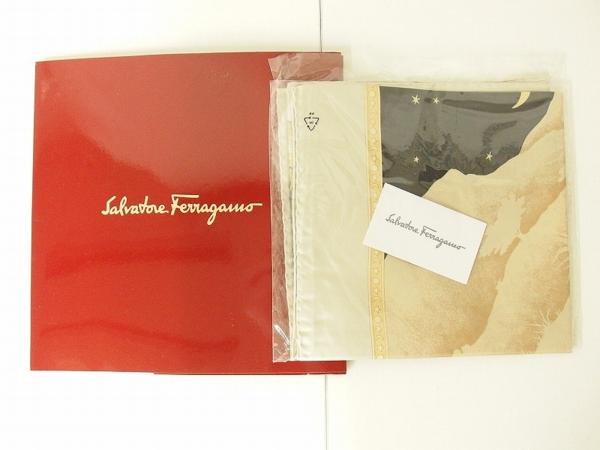 未使用品！サルヴァトーレフェラガモSalvatore Ferragamo* シルクスカーフ/ベージュ系