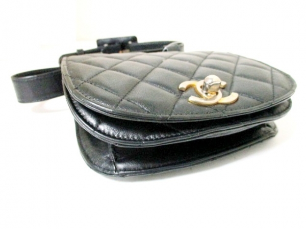 シャネル ウエストポーチ マトラッセ 黒 ゴールド金具 CHANEL