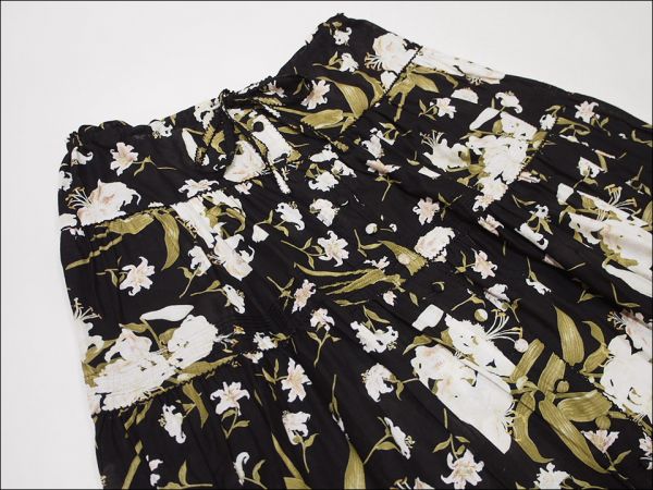 【美品】カネコイサオ 黒 ユリ柄 綿ローン フレアースカート /KANEKO ISAO　