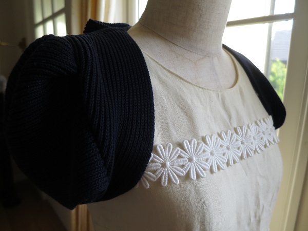 新品　レッド　ヴァレンチノ　リボンボレロ　紺