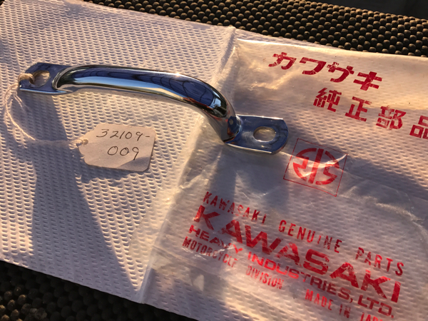 500SS マッハ H1 純正新品フレームグリップ