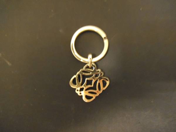 ◎GB06★ロエベ キーホルダー ロゴマーク シルバー色 キーリング アクセサリー