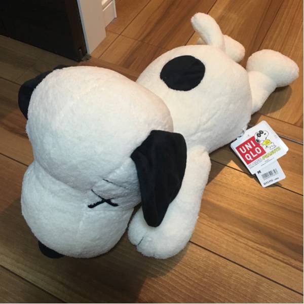 新品 KAWS×PEANUTS Mサイズ ユニクロ スヌーピーぬいぐるみ