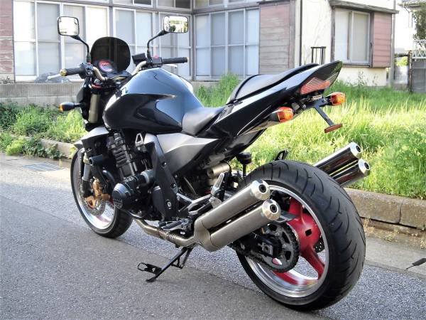 Z1000 人気の黒で外装機関絶好調!!ネイキッドの新しい形ストリート