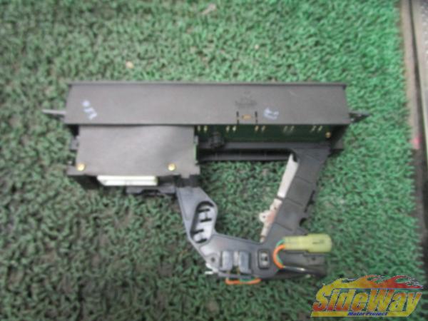 S_レビン後期(AE92)エアコンパネル【819T】