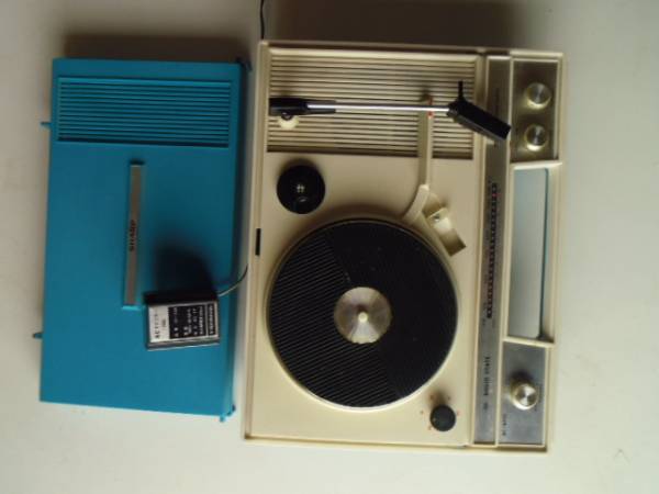 ジャンク 早川電気 現シャープ 製 SP/LP/EP盤再生 AMラジオ付きポータブルレコードプレーヤー RP-660(本体)｜売買された ...