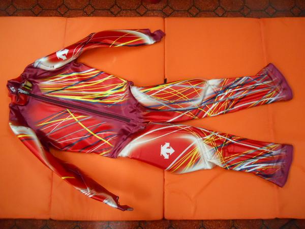 DESCENTE ジュニアGSワンピース DRC-3901J RED 140サイズ　