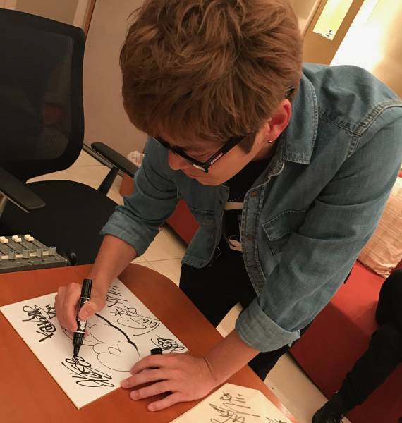 [チャリティ]★☆FLOWさん直筆サイン色紙・2☆★ rfp1105_1