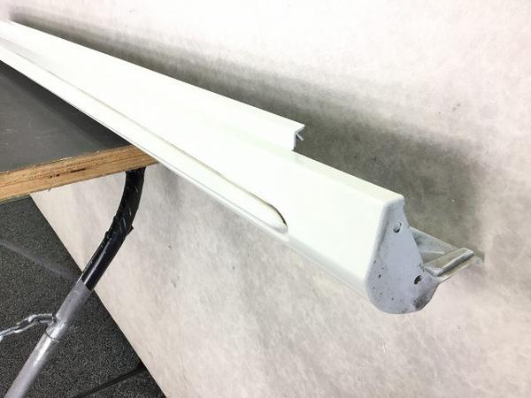 MB016 C117 CLA180 AMGスポーツ 右サイドステップ ★650 カルサイトホワイト▲ガリ傷あり