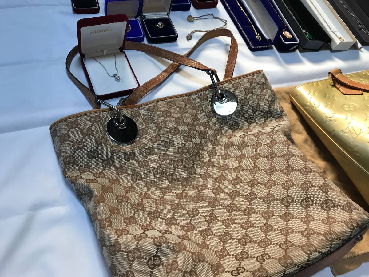 Louis Vuitton Gucci コーチ ハンドバッグ トートバッグ ネックレス 良品 祖母のアクセサリーまとめて 正規品 グッチ coach 赤珊瑚?