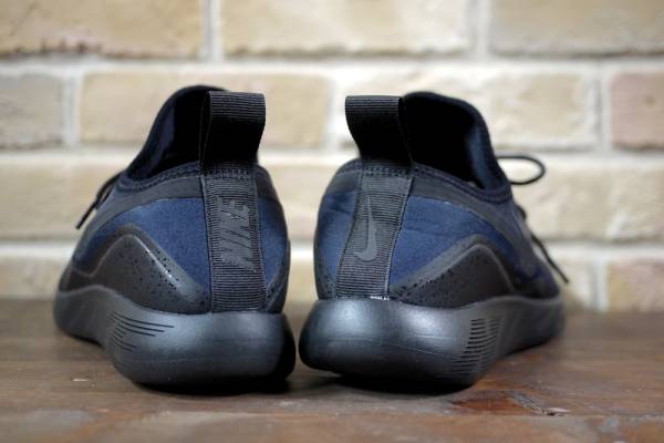 日本未発売 Nike LunarCharge Essential LE ナイキ ルナチャージ