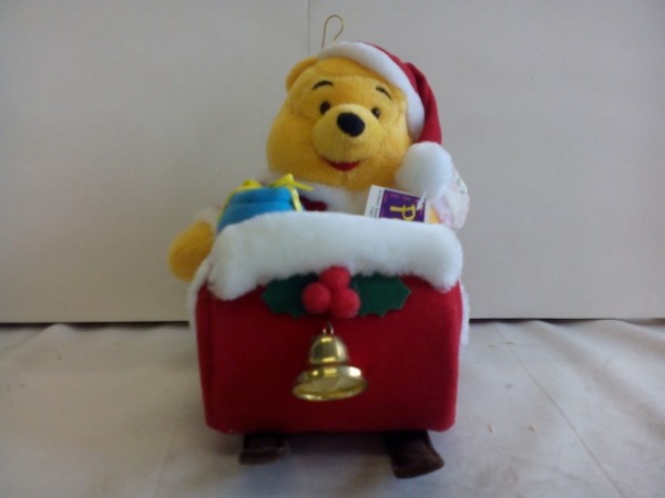 u17♪Ｄisney　くまのプーさん　サンタコス　ぬいぐるみ_1