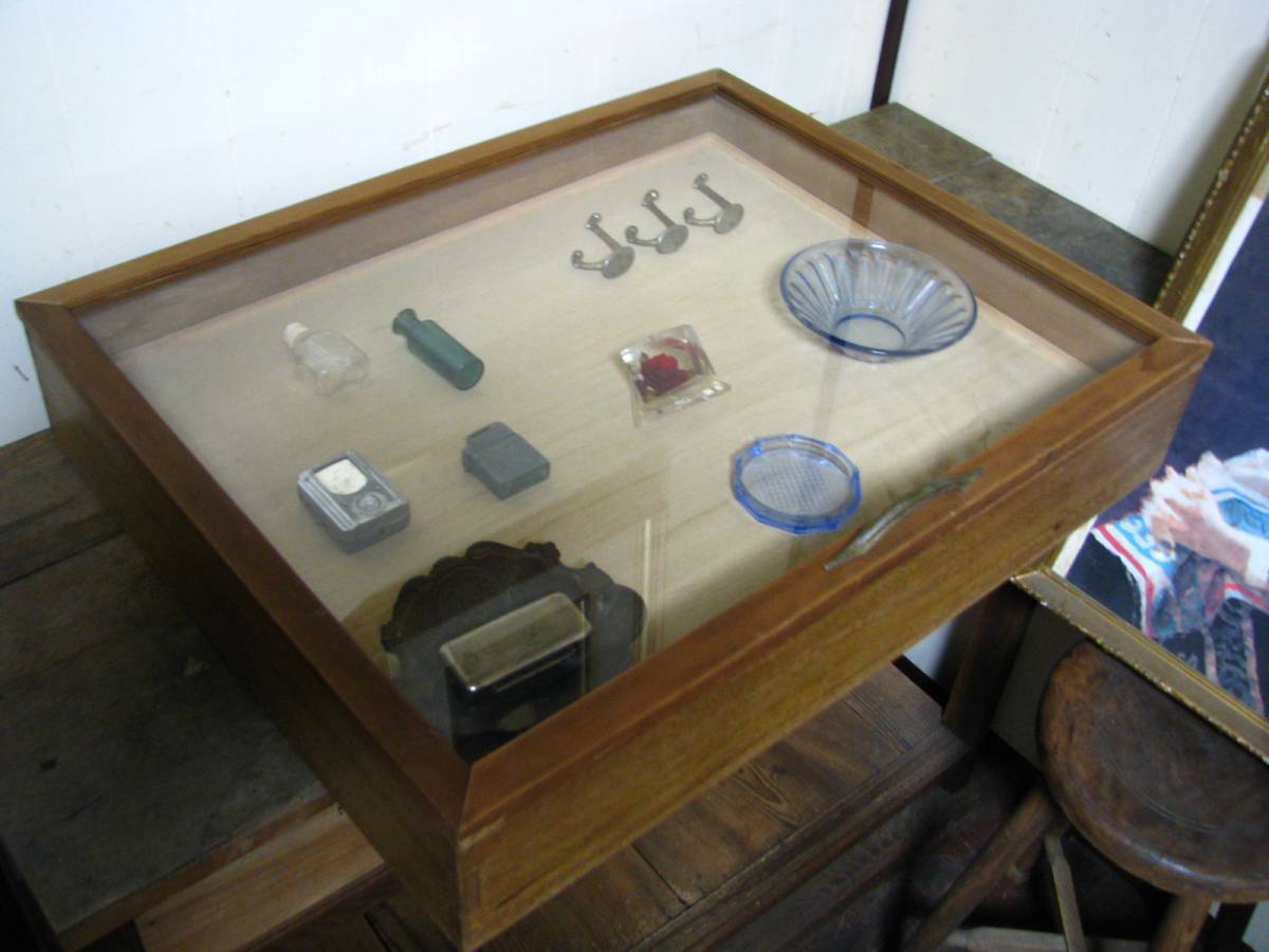 古い木枠の平置きガラスケース・アンティーク＜標本・サンプル＞コレクションボックス