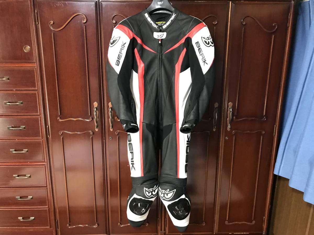 BERIK BERIK レーシングスーツ WHITE/RED 54サイズ 中古美品 BERIK BERIK レーシングスーツ WHITE/RED 54サイズ 中古美品