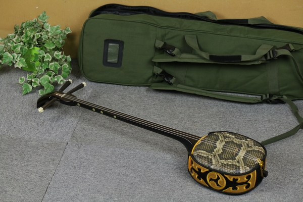 三味線 蛇味線 人工皮 沖縄琉球楽器 三線 人工皮 全長約79cm ケース付