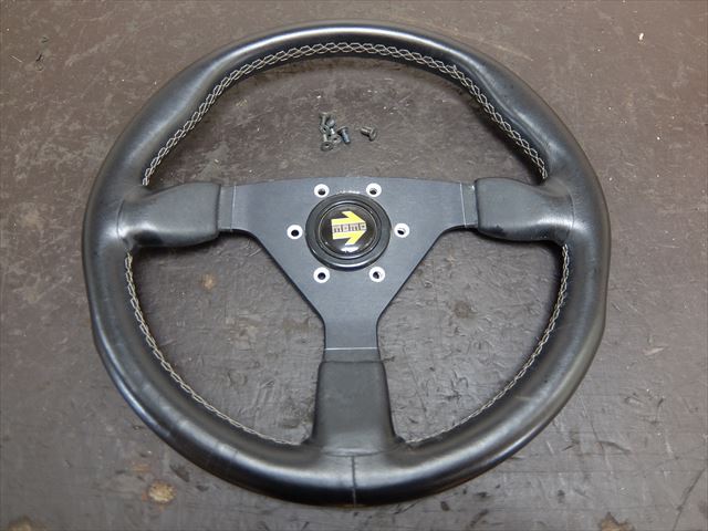 フェラーリ MOMO モモ ステアリング 365BB⁄ホーンボタン⁄NARDI 35φ