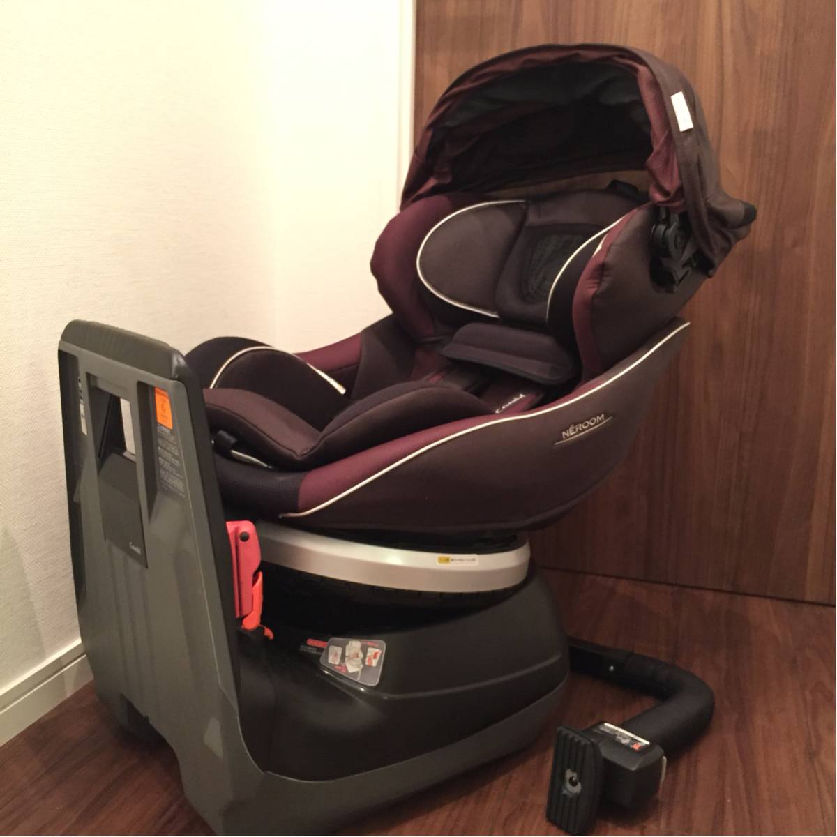 《美品》コンビ ネムール チャイルドシート ブラウン