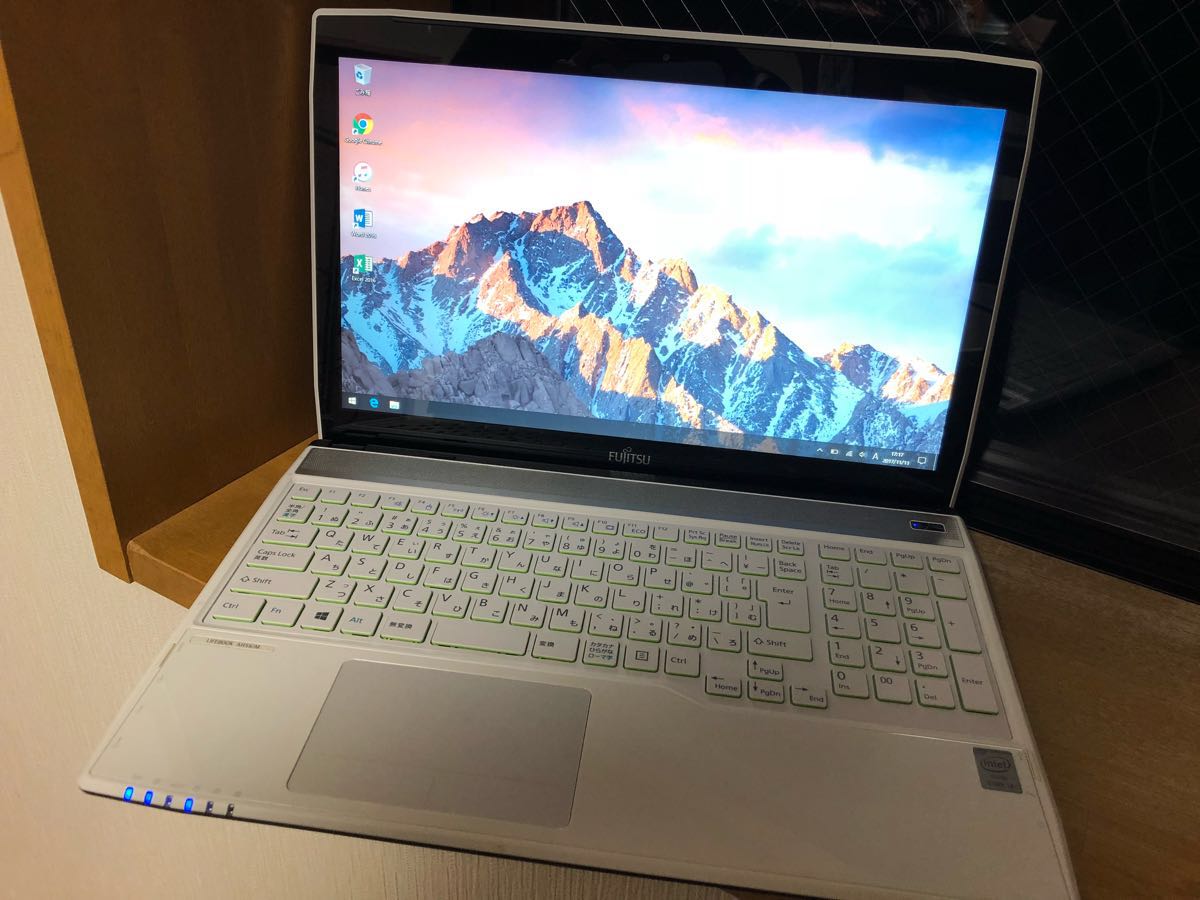 FUJITSU LIFEBOOK AH56/M