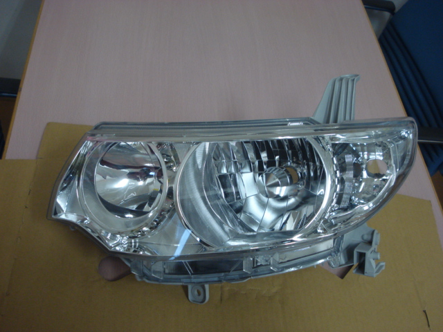 タント　L375 L385　左　ヘッドランプ ユニット81170-B2500 タント L375 L385 左 ヘッドランプ ユニット81170-B2500 タント