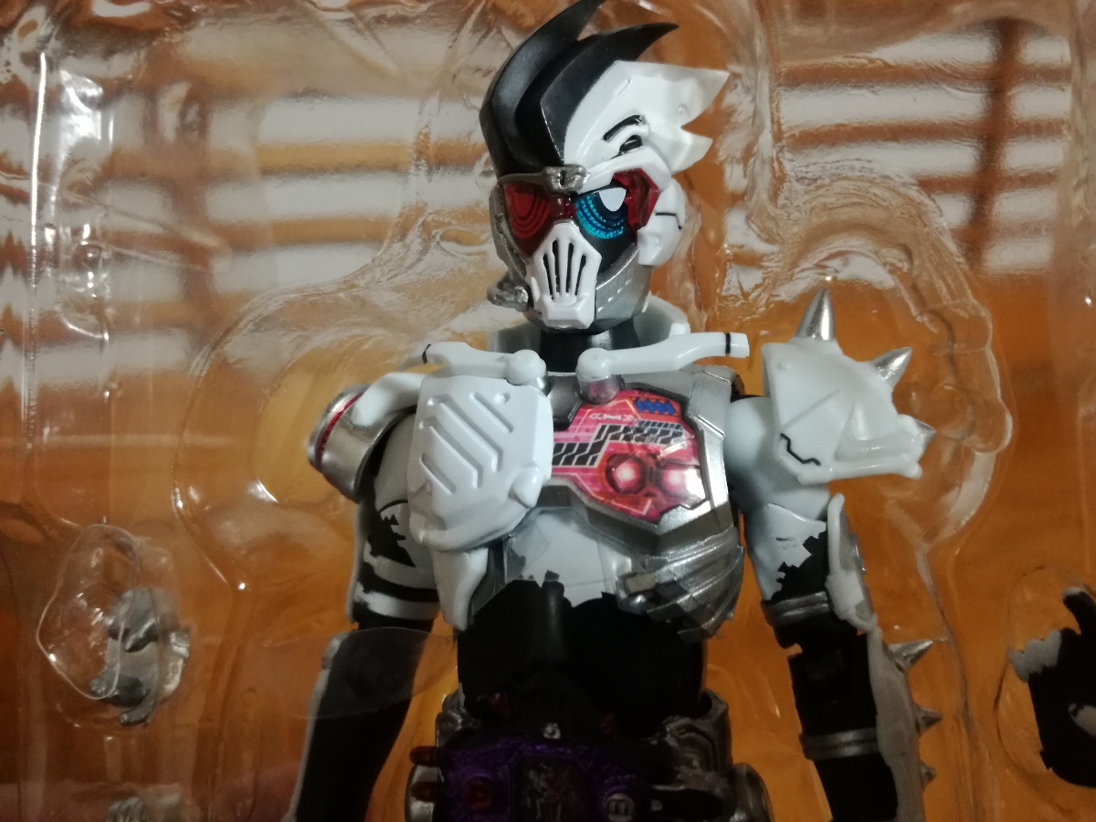 中古 仮面ライダーゲンム ゾンビゲーマー SHフィギュアーツ
