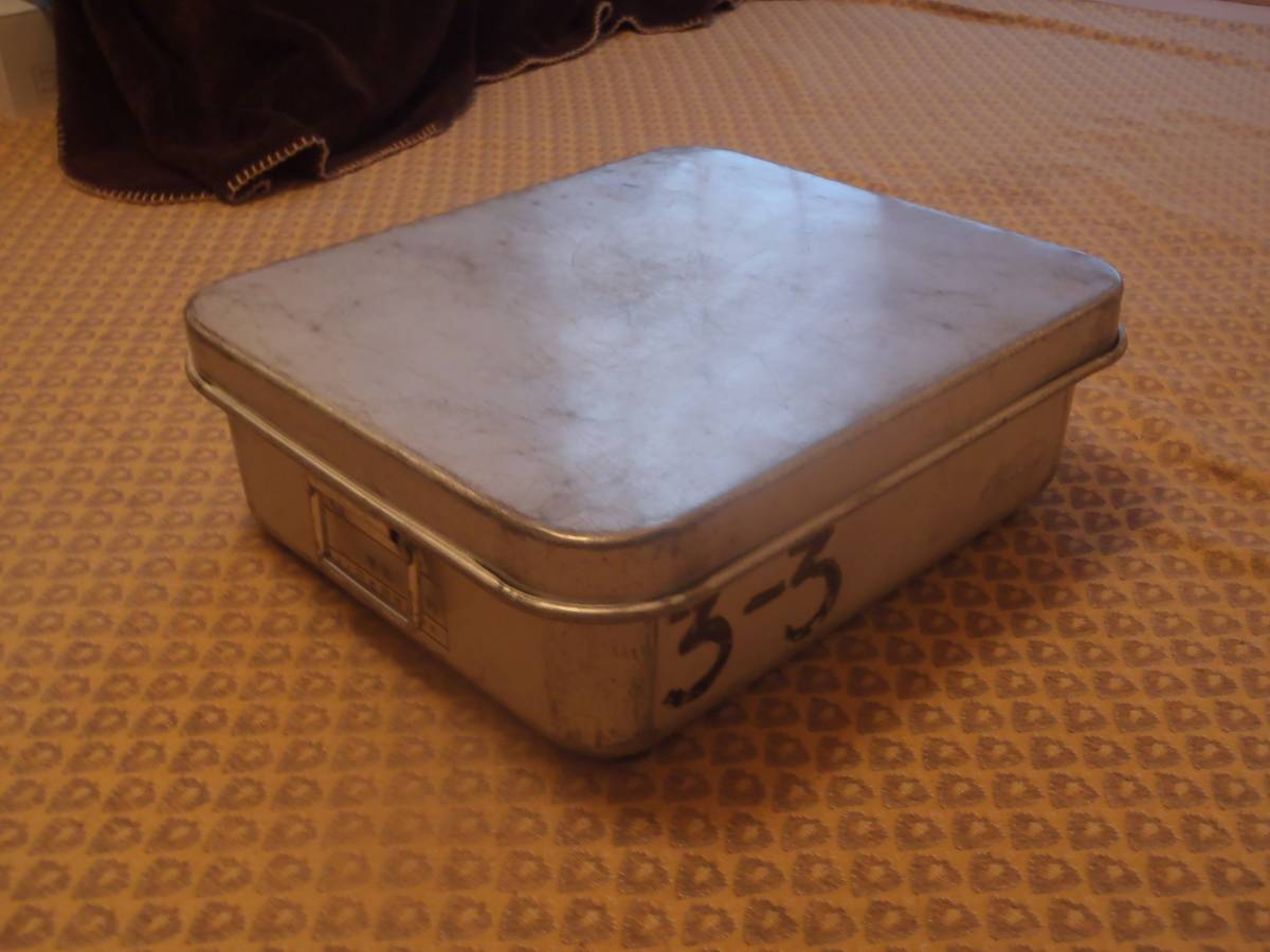 【★昭和レトロ★給食アルミケース★キャンプ★テーブル★収納ボックス★アルミ缶★少★】
