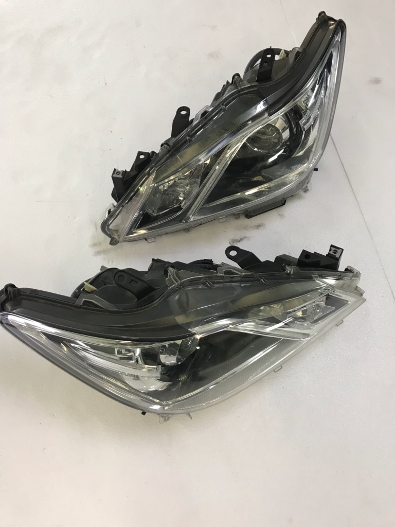 AWS210　AWS211　GRS210　GRS211　クラウン　アスリート　純正　HID　ヘッドライト　KOITO　30-401　美品