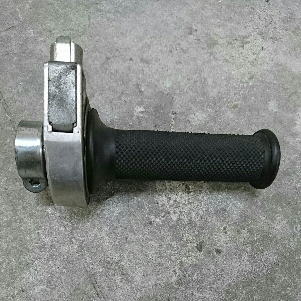 SR400 SR500 マグラ スロットルホルダー