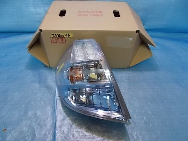 フィット ハイブリッド GP1 左 テールランプ №TA80106 ライト パーツ