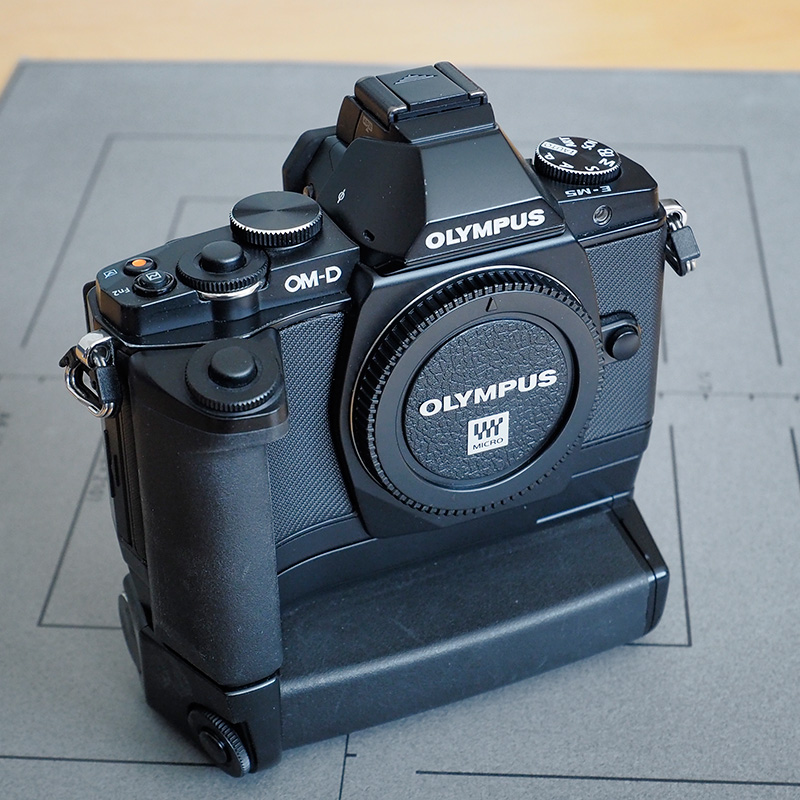 OLYMPUS E-M5 バッテリーグリップHLD-6 セット（中古） Olympus HLD-6
