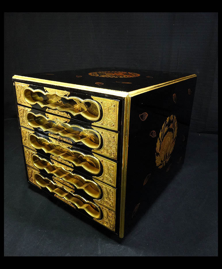 緑屋*南■**r 寺院仏具 和讃箱 御文章箱 豪華金蒔絵細工 前金具装飾付 経本用小引出 木製漆器 /1227-10 / #120 （16565）