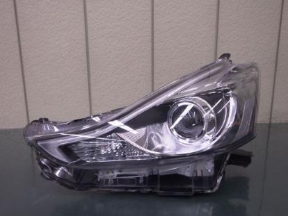 4135846♪ プリウスα ZVW40/ZVW41 後期 左ライト LED KOITO 47-65