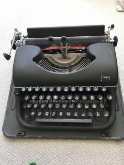 ♪【Olivetti/Lettera DL/英文タイプライター/オリベッティ